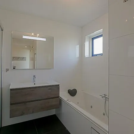 בית נופש Mooy Met Sauna - Landal Park Ooghduyne Aan Zee יוליאנאדורפ